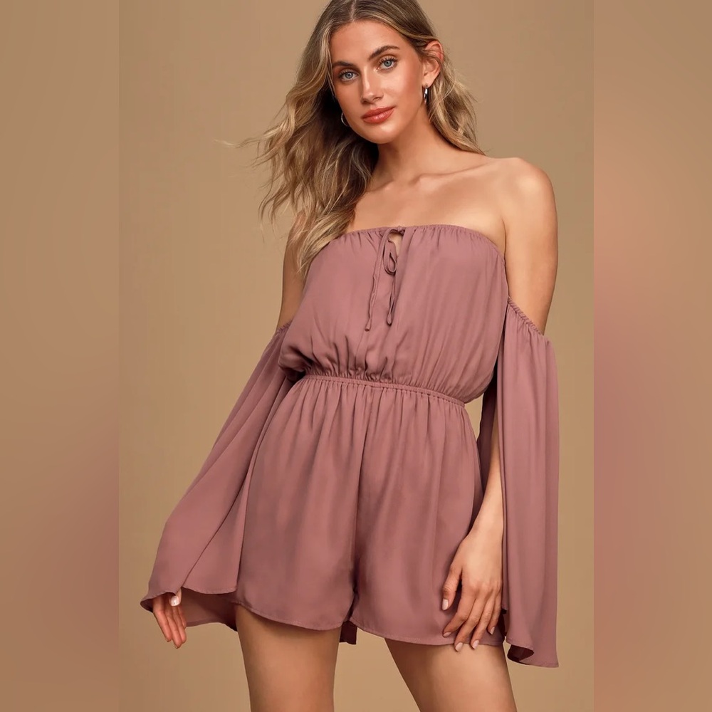 Hold The Applause Mauve Off-The-Shoulder Cape Sleeve Romper size Large NWT
